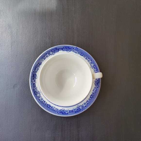 Johnson Bros | Blue Willow Cup & Saucer 🔵 - Picture 2 of 11